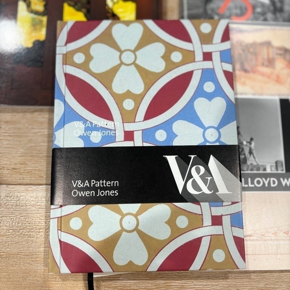 Art & Design Book Collection, Set of 6 Collector Resources - Picture 2 of 16